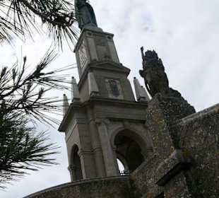 Blick zur Bronzefigur