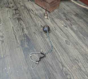 Alter Bootsrumpf begehbar