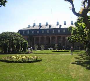 Der Innenhof des Schlosses mit dem Haupthaus.