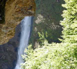 Am Ende der Klamm ein großer Wasserfall