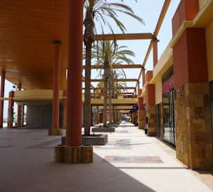 Einkaufszentrum unterhalb des Hotels