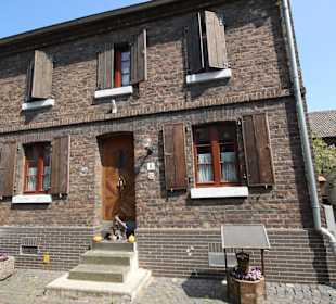 Straßen und Gebäude in Zons