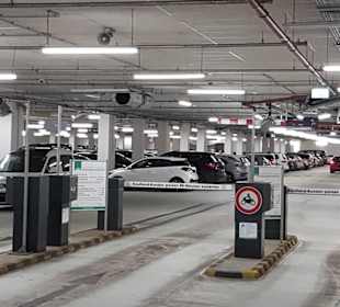 Parkgarage erstes Parkdeck , viel Platz