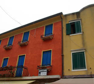 Die Hausfronten in Caorle