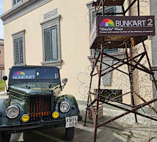 GAZ69 vor dem Bunker