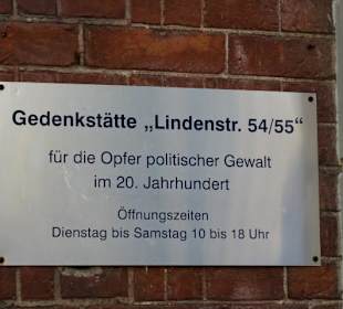 Das Schild am Eingang der Gedenkstätte