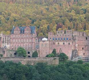 Blick hoch zur Ruine von Schloss Heidelberg