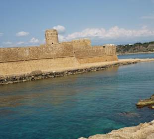Blick auf das Castel vom Festland