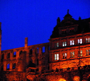 Unten stehen die Leute 