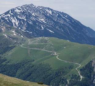 Blick Richtung Seilbahn und der Monte Baldo Gruppe