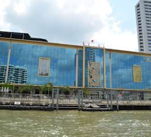 Fahrt auf dem Chao Phraya Fluss Bangkok