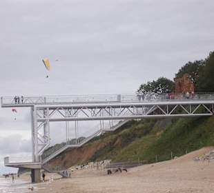 Die "Seebrücke" - im Hintergrund die Ruine