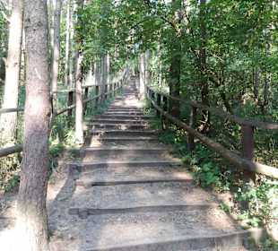 Schody biegnące do wzniesienia