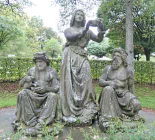 Figurengruppe mit Hygeia, Rákóczi und Pandur