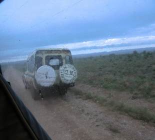 Zwei DM Jeeps im Tsavo Ost zum Löwenrudel unterwegs