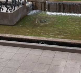 Weltkugelbrunnen