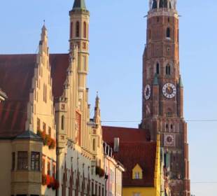 Gotisches Rathaus und Martinskirche (130 m)  m Tur