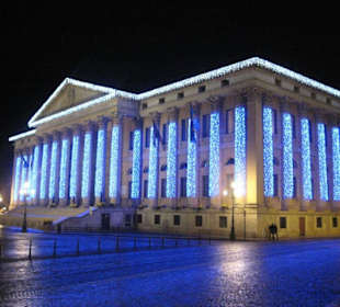 Palazzo Barbieri at night