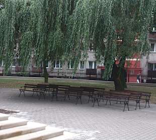 Plac przed kościołem