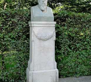 Büste von Franz Schütte im Bürgerpark