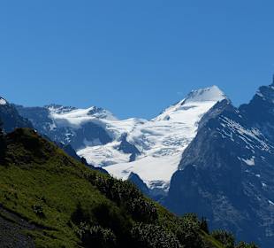 Im Hintergrund rechts der Mönch