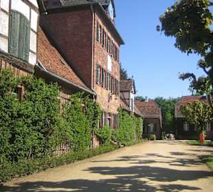 Die Gebäude des Schloss Wolfsgartens