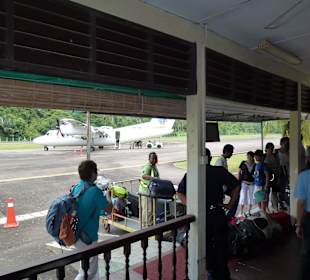 Flughafen mit Gepäckausgabe