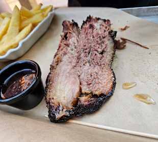 Trixie Kiddo's Smoked BBQ / Gleisgarten