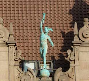 Ein Götterbote auf dem Dach