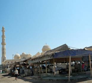 Fischmarkt vor der Moschee