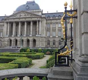 Blick auf den Palast