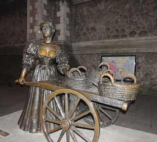 Molly Malone (z.Zt. vor dem Tourist Office)