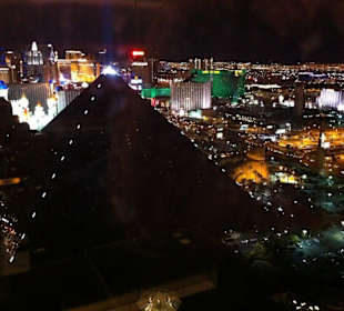 Blick auf den Strip aus der MIX Lounge im TheHotel