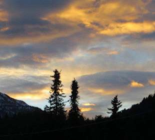 Sonnenuntergang zwischen Zugspitze und Kramer