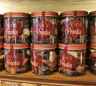 Im Geschäft vom Café Nobis am Münsterplatz