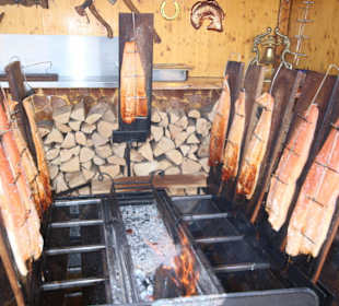 Lachsseiten auf dem Grill