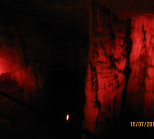 Tief in die Höhle