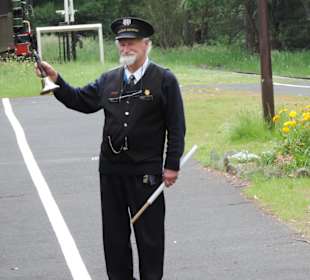 Die Glocke läutet, alles rein in die Wagen