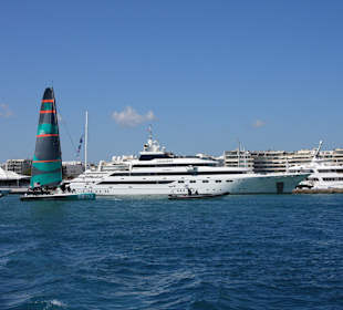 Mit dem Boot von Eularia nach Ibiza Stadt