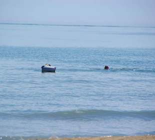 Schwimmen mit Luftmatratze