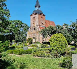 Kirche und Friedhof
