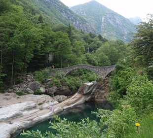 Die alte historische Bogenbrücke