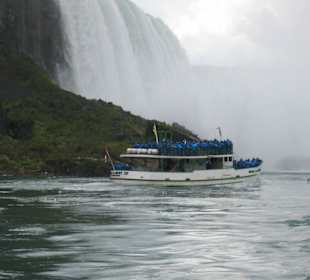 Niagara Falls - Maid ot the Mist
