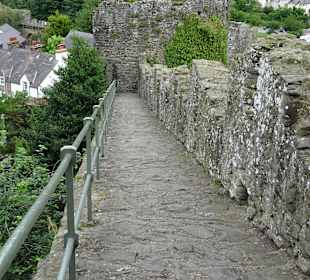 Auf der Stadtmauer von Conwy.