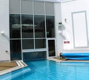 Wejście z basenu zewnętrznego do środka