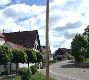 Dorfbrunnen an der Kirche Bittelbronn