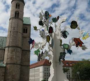 Installation „Island of Dolls" (Insel der Puppen)