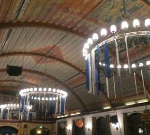 Im Münchner Hofbräuhaus