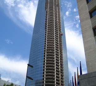Gran Torre Santiago neben dem Hotel