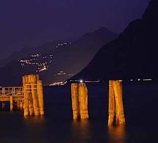 Torbole in der Nacht (Blick auf Limone)